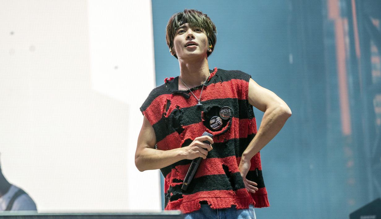 Taehyun dari Tomorrow X Together tampil pada hari ketiga Festival Musik Lollapalooza di Grant Park, Chicago, Amerika Serikat, 30 Juli 2022. (Photo by Amy Harris/Invision/AP)