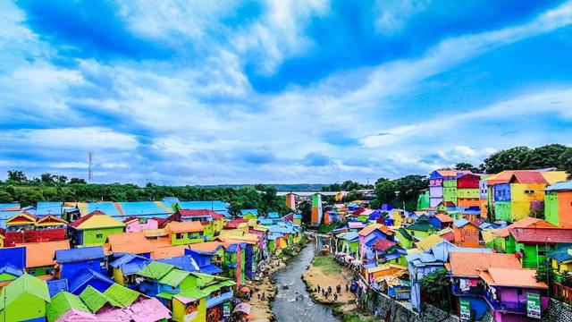 Kampung Warna-Warni Jodipan di Malang menjadi inspirasi terbentuknya Kampung Pelangi | Photo: Copyright mymodernmet.com