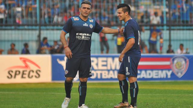 Gustavo Giron dan Cristian Gonzales