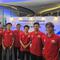 Kapten timnas polo air putra Indonesia, Rezza Auditya (kedua kiri),berfoto bersama sebagian rekannya usai acara pelepasan skuad akuatik Indonesia untuk SEA Games 2025 di kawasan Kuningan, Jakarta Selatan pada Sabtu (6/12/2025). Rezza dan kolega akan mencoba membidik medali emas SEA Games 2025 Thailand, meski secara resmi hanya ditarget mempertahankan perak. (Liputan6.com/Melinda Indrasari)
