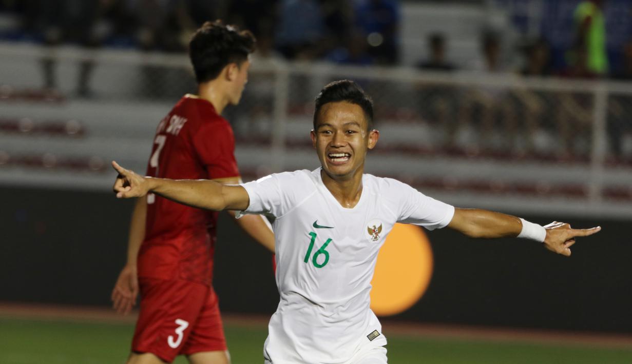 Gelandang Timnas Indonesia U-22, Sani Rizki, merayakan gol yang dicetaknya ke gawang Vietnam U-22 pada laga SEA Games 2019 di Stadion Rizal Memorial, Manila, Minggu (1/12). (Bola.com/M Iqbal Ichsan)