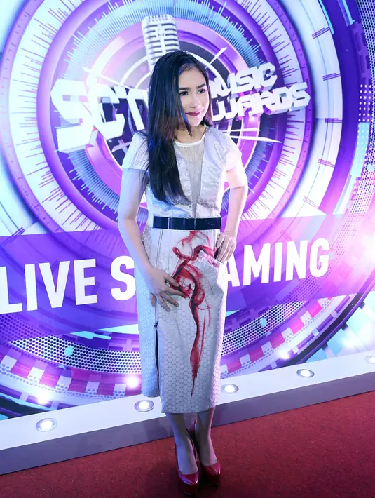 Sejak beredarnya video yang mengungkap kekesalannya terhadap Aliando Syarief beserta keluarganya, ia menuai banyak kecaman dari nitizen terutama penggemar keduanya. (Nurwahyunan/Bintang.com)