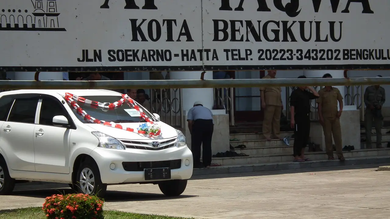 Salat berhadiah mobil