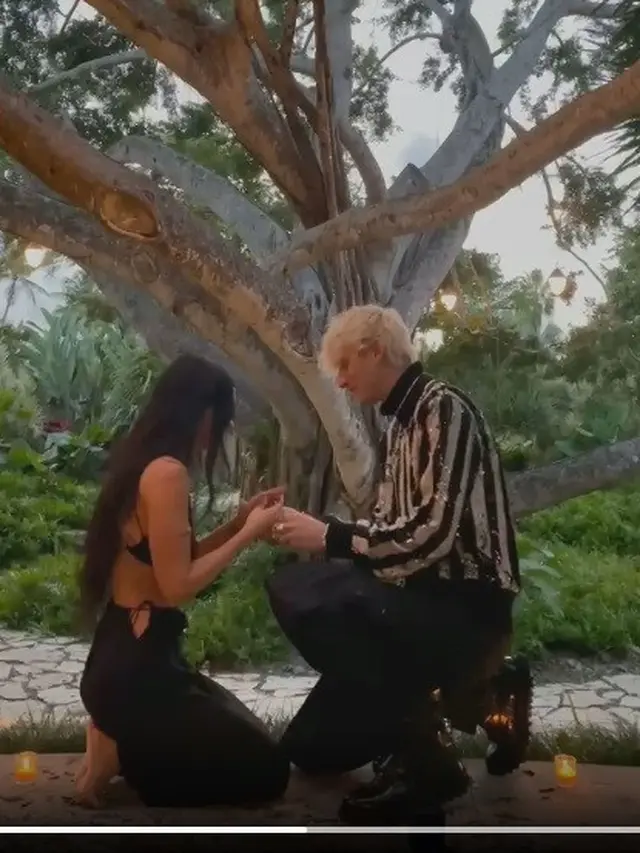 Megan Fox dilamar Machine Gun Kelly (Foto: Instagram meganfox)