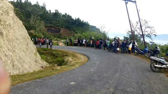 Bus masuk jurang