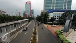 Suasana jalan HR Rasuna Said Jakarta, Kamis (5/5/2016). Sejumlah ruas jalan utama di Jakarta terpantau lengang terkait libur panjang dua hari besar keagamaan dan akhir pekan.(Liputan6.com/Helmi Fithriansyah)