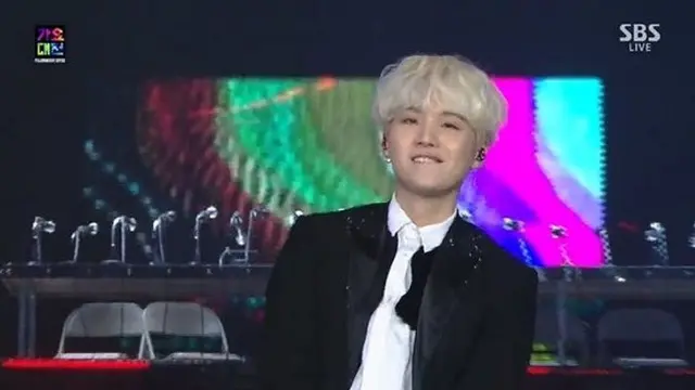 Penampilan Suga di Panggung SBS Gayo Daejun 2017