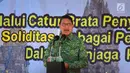 Menteri Agama Lukman Hakim Saifuddin memberi sambutan saat menghadiri prosesi Tawur Agung di Candi Prambanan, Klaten, Jateng, Jumat (16/3). Prosesi ini dilakukan sebagai pembersihan dan penyucian diri jelang Nyepi. (Liputan6.com/Gholib)