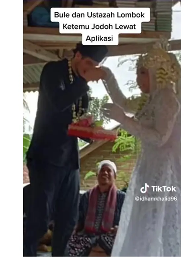 Viral Ustazah Asal Lombok Dinikahi Bule Belgia, Sampai Salat Istikharah 7 Kali