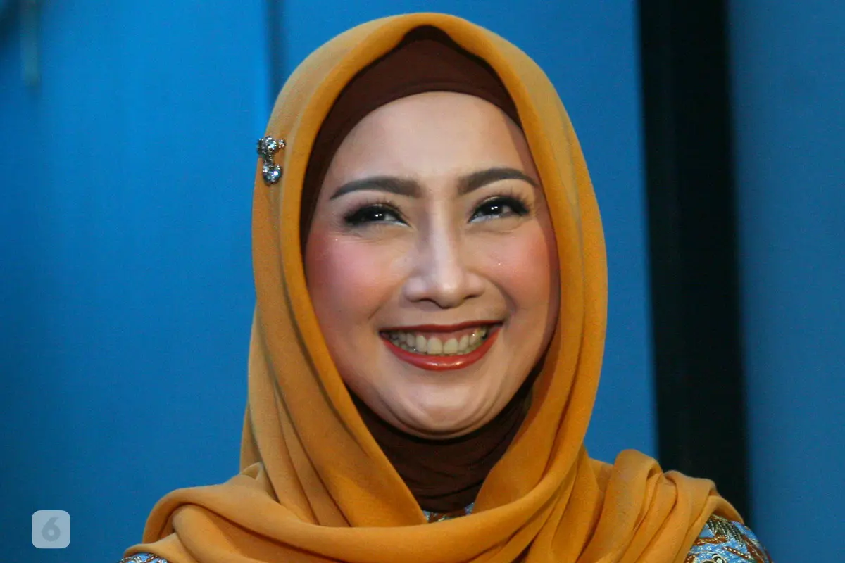 [Bintang] Desy Ratnasari