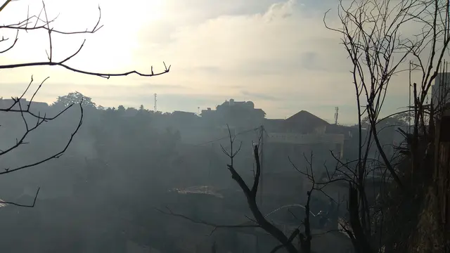 kebakaran terjadi di pemukiman padat penduduk di Kampung Gudang, Kelurahan Gudang, Kecamatan Bogor Tengah, Kota Bogor (Liputan6.com/Achmad Sudarno)