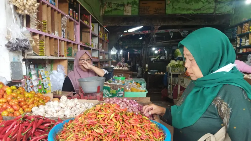 Cabai Berkurang harganya naik 2 kali lipat di Banyuwangi (Hermawan Arifianto/Liputan6.com)