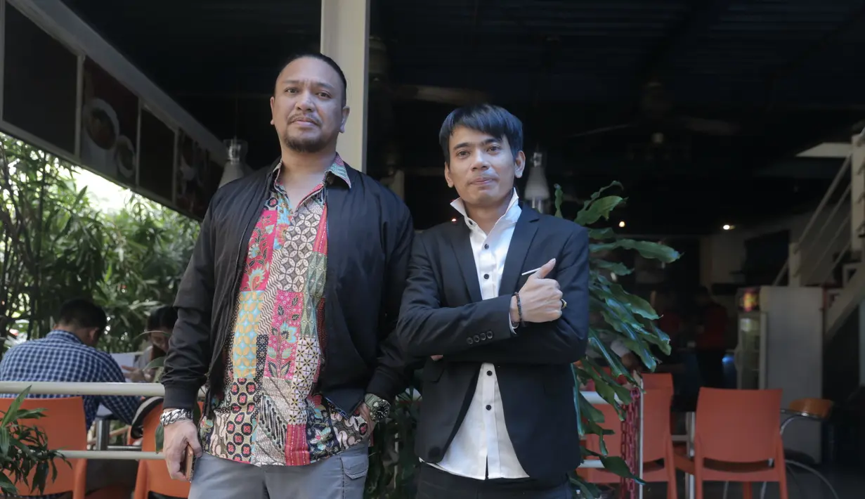 Januarisman atau lebih dikenal Aris Idol melaporkan penyanyi Ihsan Tarore di Polres Metro Jakarta Selatan pada Jumat (7/7/2017) lalu. Aris melaporkan atas dugaan pencemaran nama baik pasal 310 KUHP dan UU ITE. (Nurwahyunan/Bintang.com)