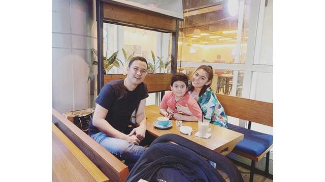 Diisukan Rumah Tangga Retak, Ini 5 Potret Kemesraan Thalita Latief Bareng Suami (sumber: Instagram.com/dennislyla)