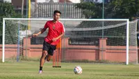 Pemain Persebaya Surabaya, Malik Risaldi. (Bola.com/Aditya Wany)