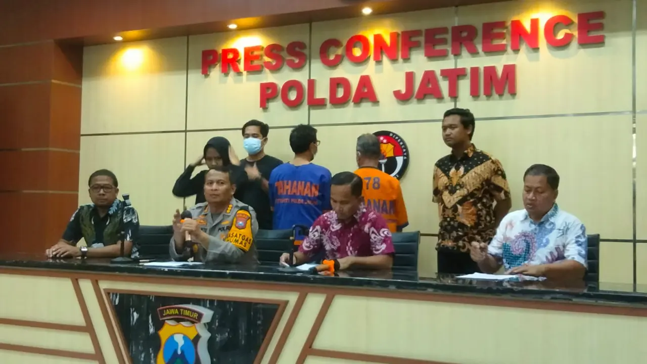 Polda Jatim mengamankan empat calo ASN yang merugikan ratusan korban. (Istimewa)