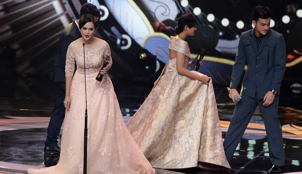 Dengan adanya penghargaan yang diperolehnya di Festival Film Bandung (FFB) 2017, Cut Meyriska berharap perannya semakin lebih baik dan berkualitas ke depannya. Penghargaan ini tentu akan menjadi semangat untuknya. (Deki Prayoga/Bintang.com)