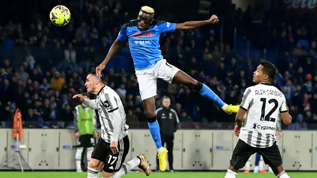 Foto: Aksi Memukau Victor Osimhen Bawa Napoli Hajar Juventus untuk Kukuhkan Posisi di Puncak Klasemen Liga Italia
