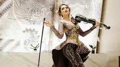 Anak dari DIva Keroncong Indonesia, darah seni Tara Adia mengalir dari ibunya ditunjukkan dengan talentanya bermain musik, bernyanyi dan membuat lagu sejak kecil. (Liputan6.com/IG/@taraadia)