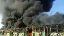 Bus-bus yang sedang dalam perjalanan ke al-Foua dan Kefraya diserang dan dibakar oleh kelompok pemberontak di dekat Idlib, Suriah, Minggu (18/12). Bus itu sedianya untuk mengevakuasi warga yang sakit dan terluka di Aleppo timur. (SANA/Handout via REUTERS)