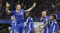 John Terry merayakan golnya ke gawang Watford (15/5/2017). (AFP/Adrian Dennis)