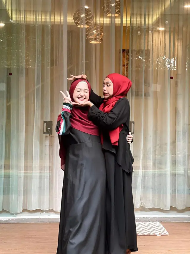 Chandrika Chika Saat Berhijab