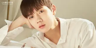 Baru-baru ini Ren NU'EST membuat para penggemarnya bangga. Lantaran ia dikabarkan ikut dalam kampanye untuk membantu anak-anak yang mengidap kanker. (Foto: instagram.com/glorypath)