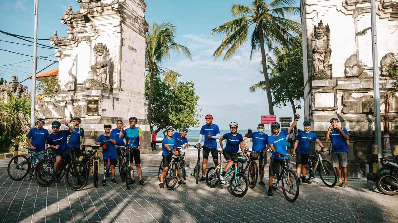 12 Pesepeda Gowes dari Aceh ke Bali
