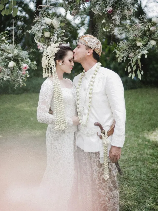 Staycation Bareng, Ini 7 Potret Raisa dan Hamish Daud Rayakan 5 Tahun Pernikahan