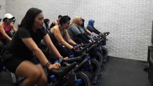 Sensasi Berpeluh di Kelas Sepeda Statis Pro-Cycling