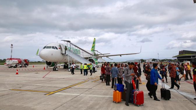Bandara Banyuwangi secara resmi telah melayani rute internasional dari Kuala Lumpur menuju kabupaten ujung timur Pulau Jawa tersebut. (Liputan6.com/ Dian Kurniawan)
