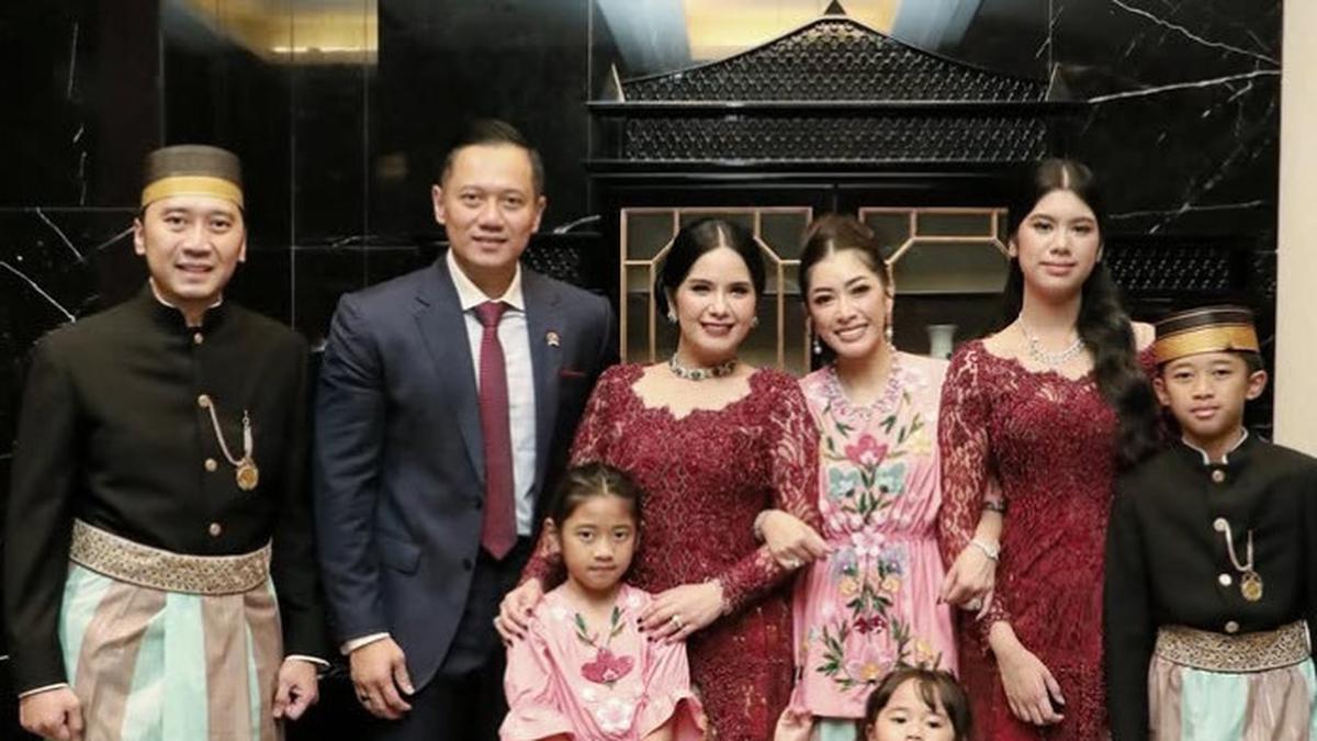Dua Kebaya Pilihan Annisa Pohan saat Hadir di Pernikahan Adik Iparnya Rasyid Rajasa yang Menikah dengan Cucu Jusuf Kalla