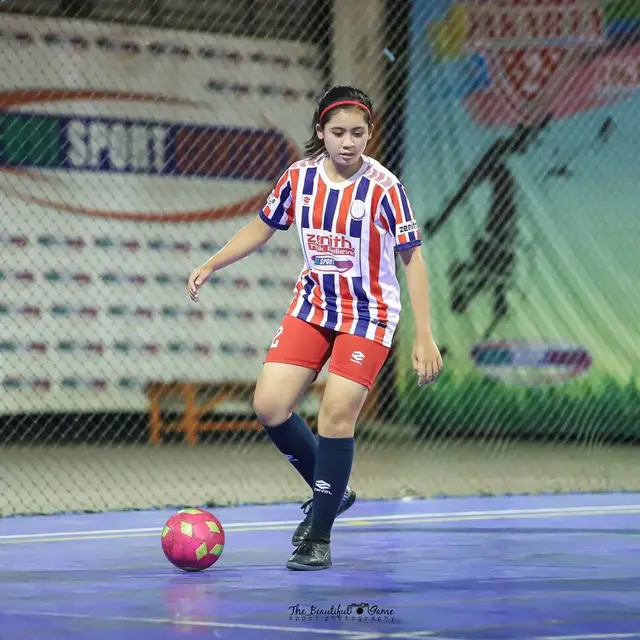 5 Gaya Nabila Ghassani saat Bermain Futsal, Kiper Persebaya Putri