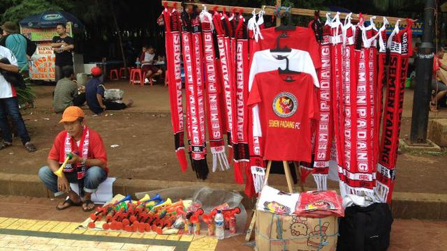 Fauzan pedagang atribut