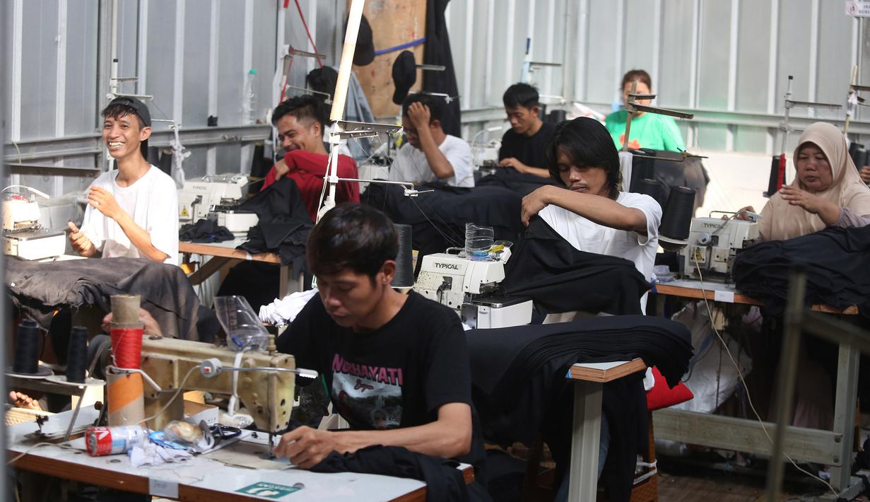 Beberapa hal memengaruhi bertahannya industri konveksi Sinergi Adv. (merdeka.com/Arie Basuki)