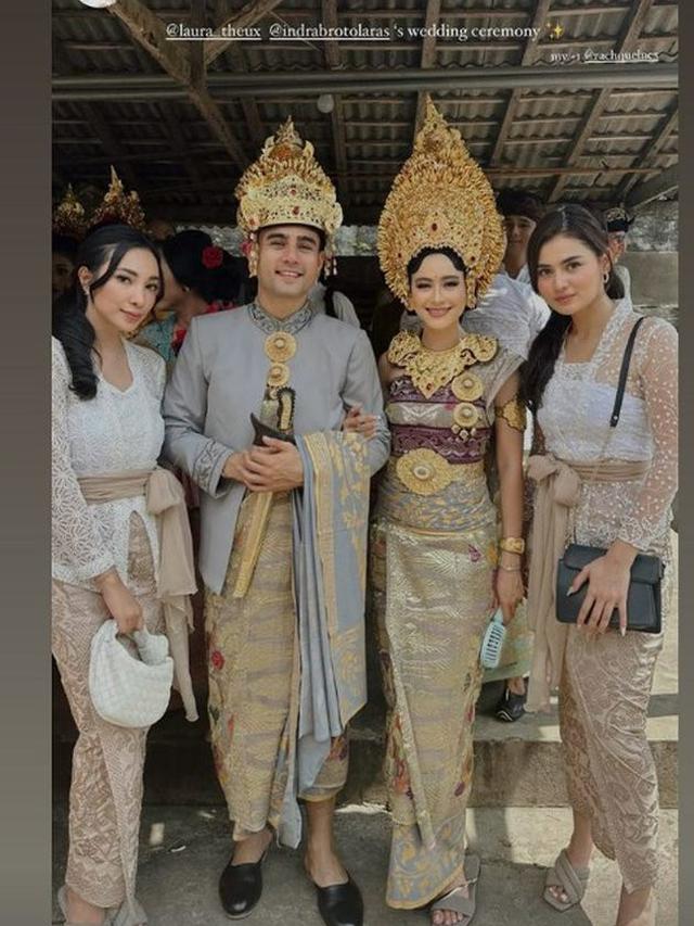 6 Potret Pernikahan Laura Theux dan Indra Brotolaras, Kental Adat Bali