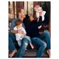 Kartu liburan terbaru keluarga Meghan Markle dan Pangeran Harry. (dok. Instagram @alexilubomirski/https://www.instagram.com/p/CX1ANa6OTCU/Dinny Mutiah)