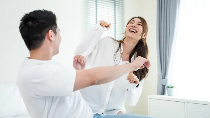 perempuan dan pasangan 5 september dance