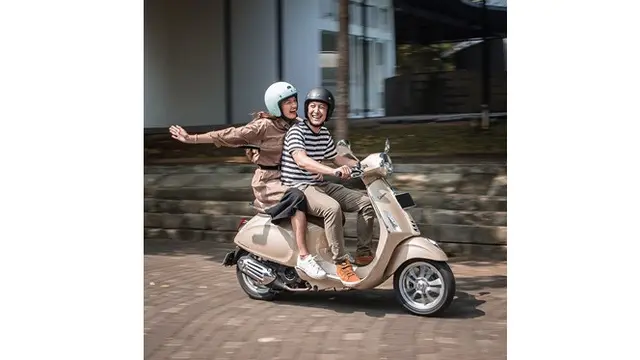 Dikabarkan Hamil, Ini 6 Potret Mesra Nadine Chandrawinata dan Dimas Anggara