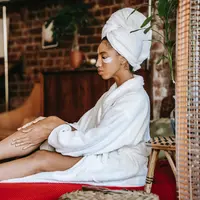 Merawat diri untuk menunda  datangnya tanda-tanda penuaan. (pexels.com/@sora-shimazaki)