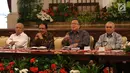 Menteri PPN/Kepala Bappenas Bambang Brodjonegoro (kedua kanan) bersama Menteri ART/Kepala BPN Sofyan Djalil, Gubernur Kaltim Isran Noor dan Menteri PUPR Basuki Hadimudjono saat konferensi pers terkait pemindahan Ibu Kota di Istana Negara, Jakarta, Senin (26/8/2019). (Liputan6.com/Angga Yuniar)
