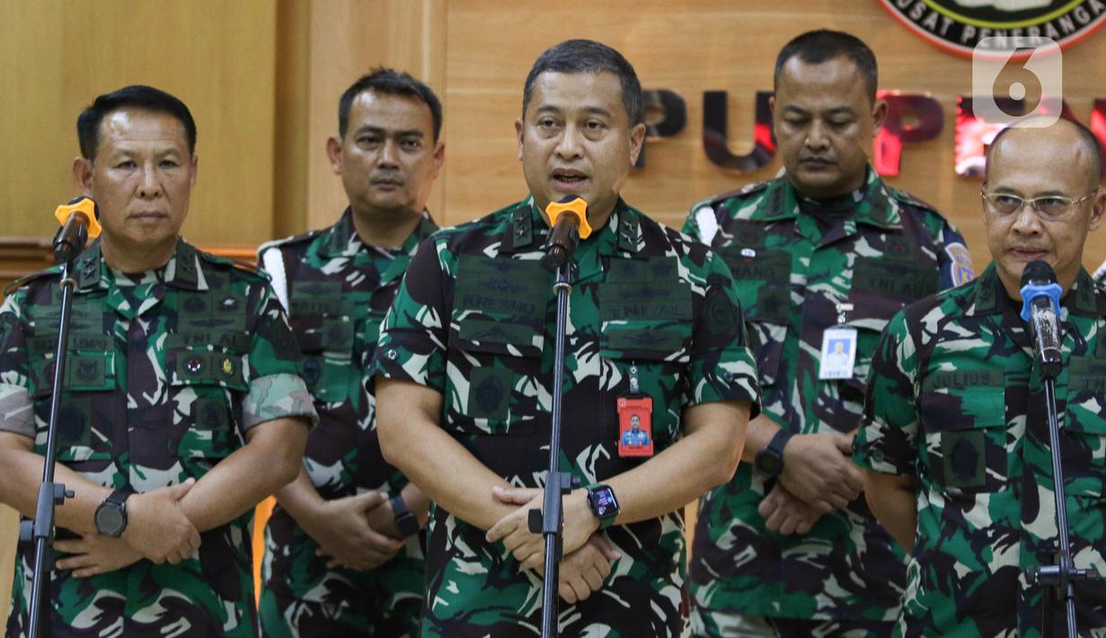 Sebab, Kabasarnas merupakan prajurit TNI dan tunduk pada ketentuan militer. (Liputan6.com/Herman Zakharia)