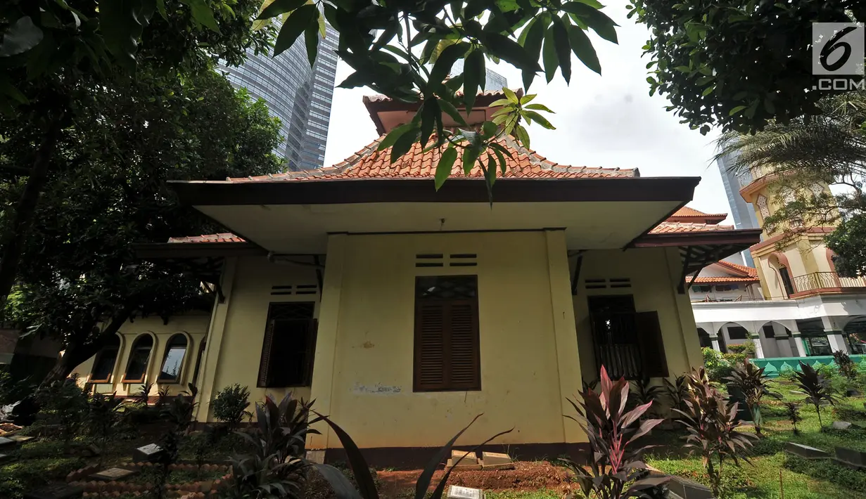Suasana Masjd Hidayatullah, Jakarta, Senin (28/5). Kini Masjid Hidayatullah memiliki bangunan tambahan baru (sisi kanan) yang didirikan pada tahun 1999. (Merdeka.com/Iqbal S Nugroho)