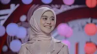 Tahun 2020, Lesti Kejora kerap tampil dengan hijab segi empat yang diikat simple ke belakang. (Instagram/lestykejora).