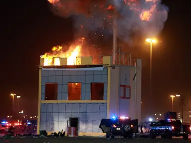 Aksi Angkatan bersenjata Arab Saudi saat mengikuti latihan dalam parade militer jelang pengaman ibadah haji di Mekah, Arab Saudi (23/8). Ibadah haji adalah ziarah Islam tahunan ke Mekkah, kota suci umat Islam. (AFP Photo/Bandar Aldandani)