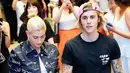 Justin Bieber dan Hailey Baldwin sendiri belum ingin buru-buru menikah. (HelloGiggles)