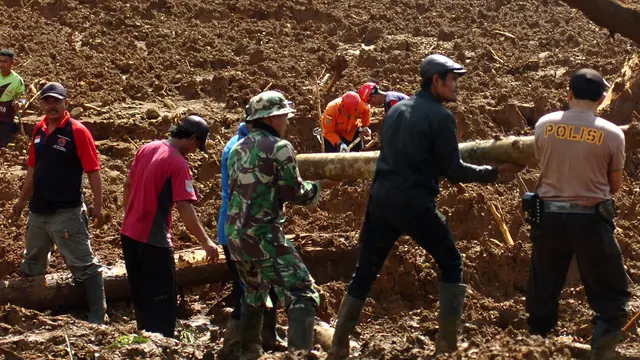 Pencarian Korban Longsor Brebes Terus Dilakukan