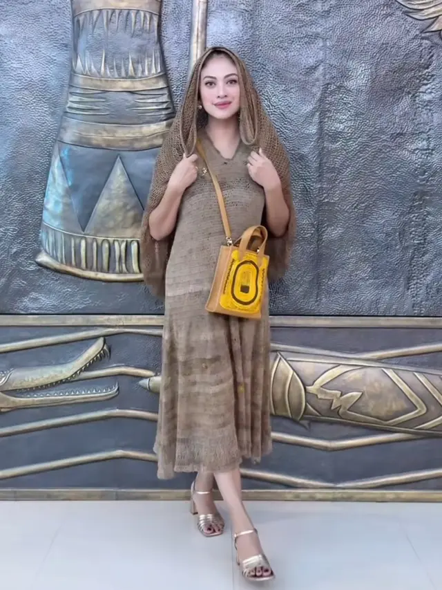 Cynthia Riza Istri Giring Tampil dengan Outfit dari Berbagai Daerah Nusantara dari Makassar hingga Papua. [@cynthiaganesha]