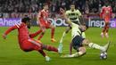 Saat bertandang ke Allian Arena, Man City mampu menahan imbang Bayern dengan skor 1-1 sekaligus membuat agregat menjadi 4-1. (AP Photo/Matthias Schrader)