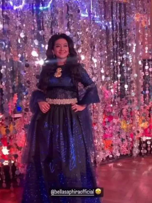 6 Potret Selebriti Hadiri Acara Diwali, Nikita Willy Tampil Serasi dengan Suami